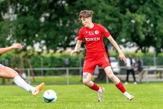 Éloignée des terrains durant de longs mois, Inès Aymon sera l'une des leaders du FC Sion féminin cette saison.